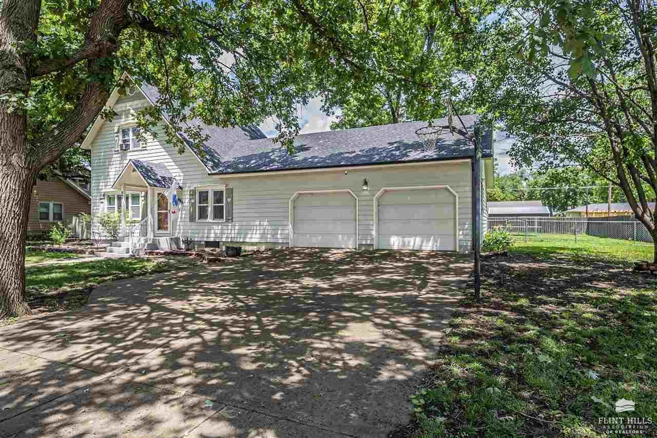 205 East 4th Street, Solomon, KS 67480