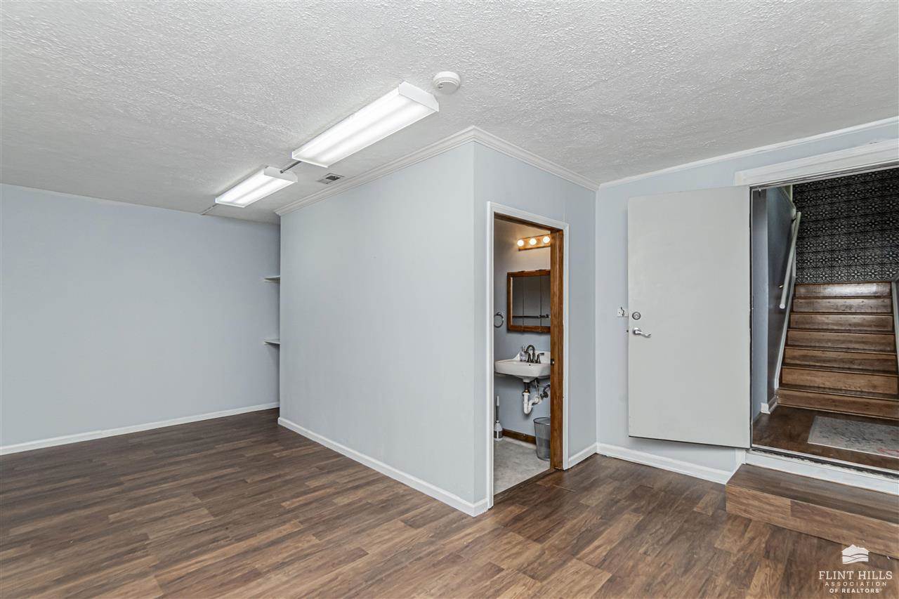 2004 Strong Avenue, Manhattan, KS 66502