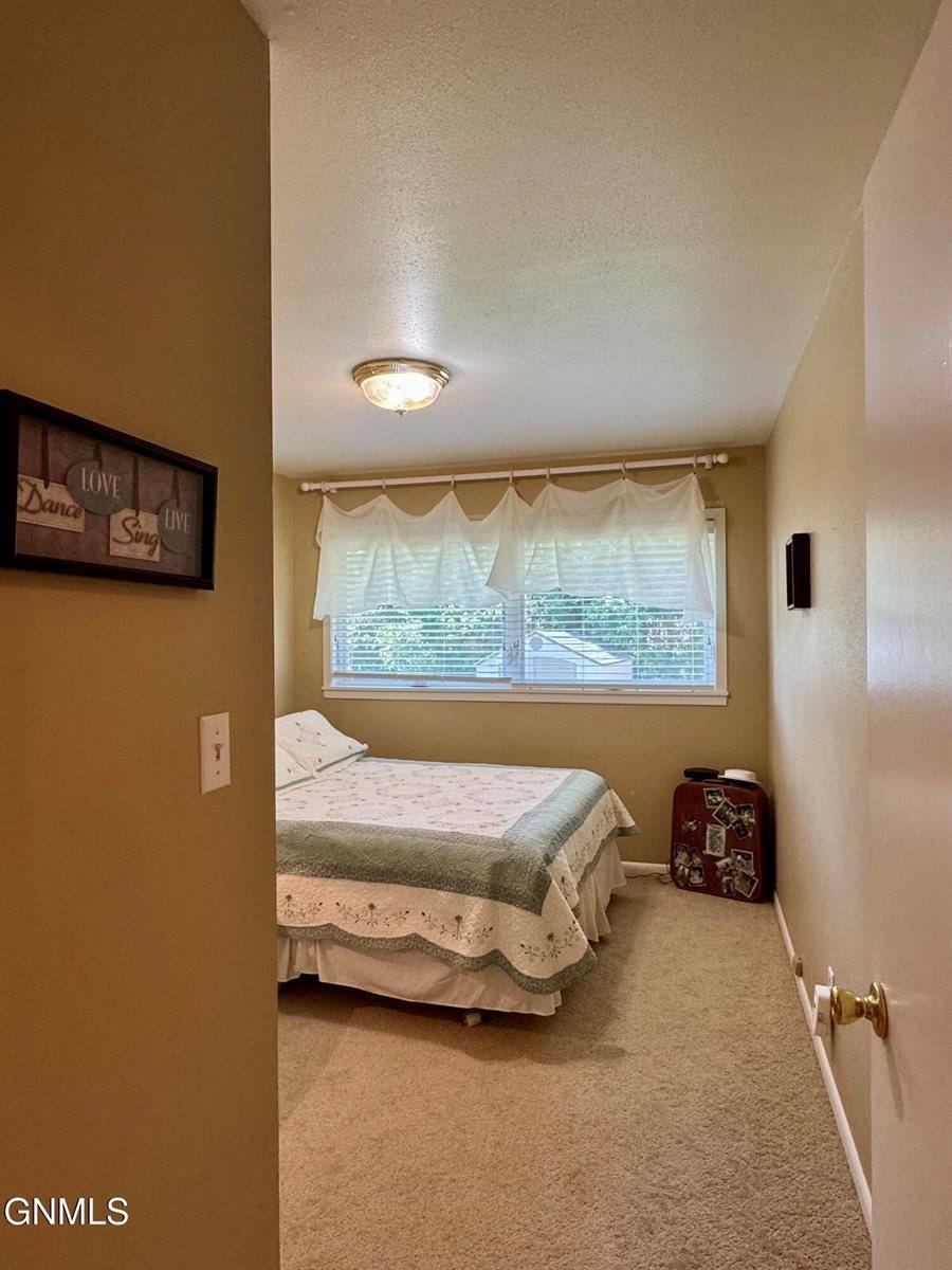 103 Cherokee Avenue, Bismarck, ND 58501