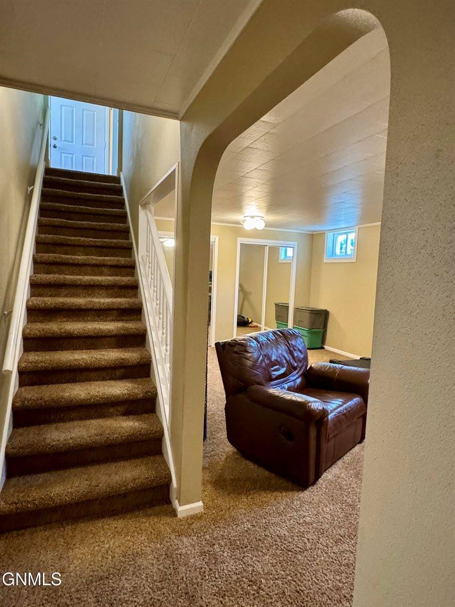 103 Cherokee Avenue, Bismarck, ND 58501