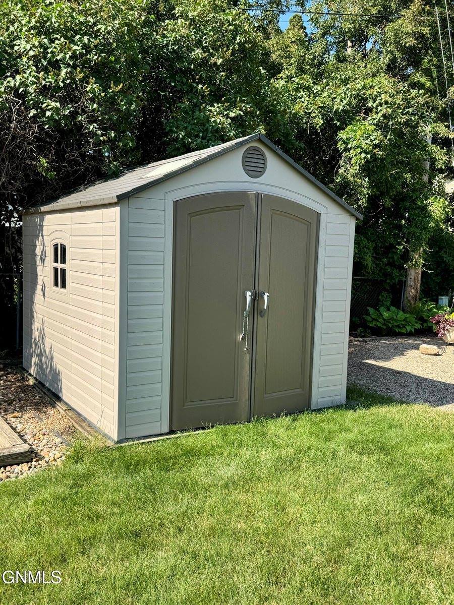 103 Cherokee Avenue, Bismarck, ND 58501