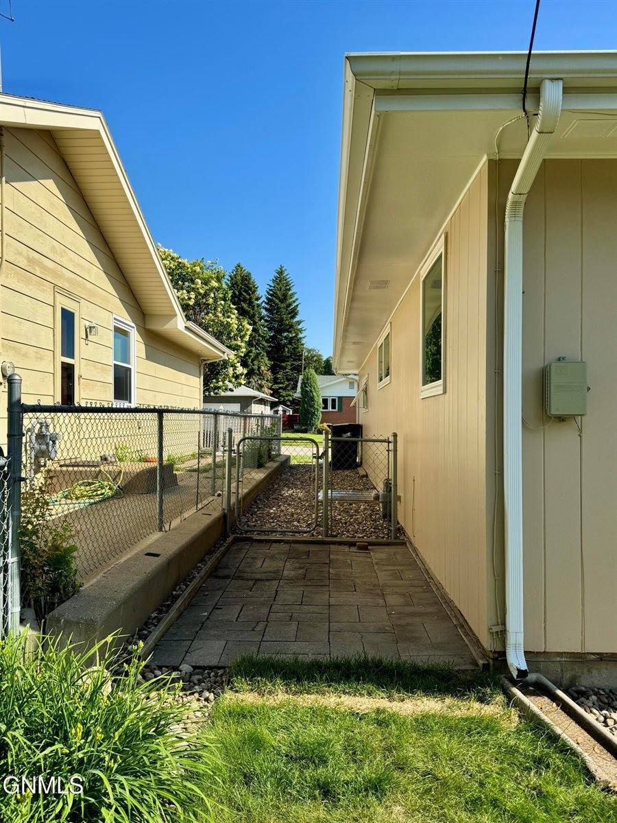 103 Cherokee Avenue, Bismarck, ND 58501