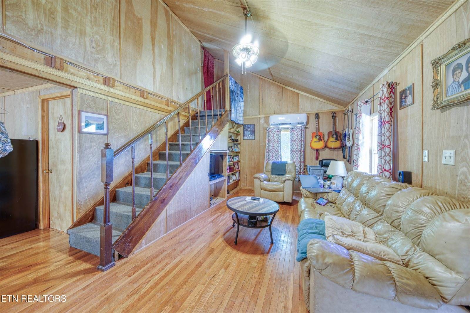 5271 Vardy Blackwater Rd, Sneedville, TN 37869