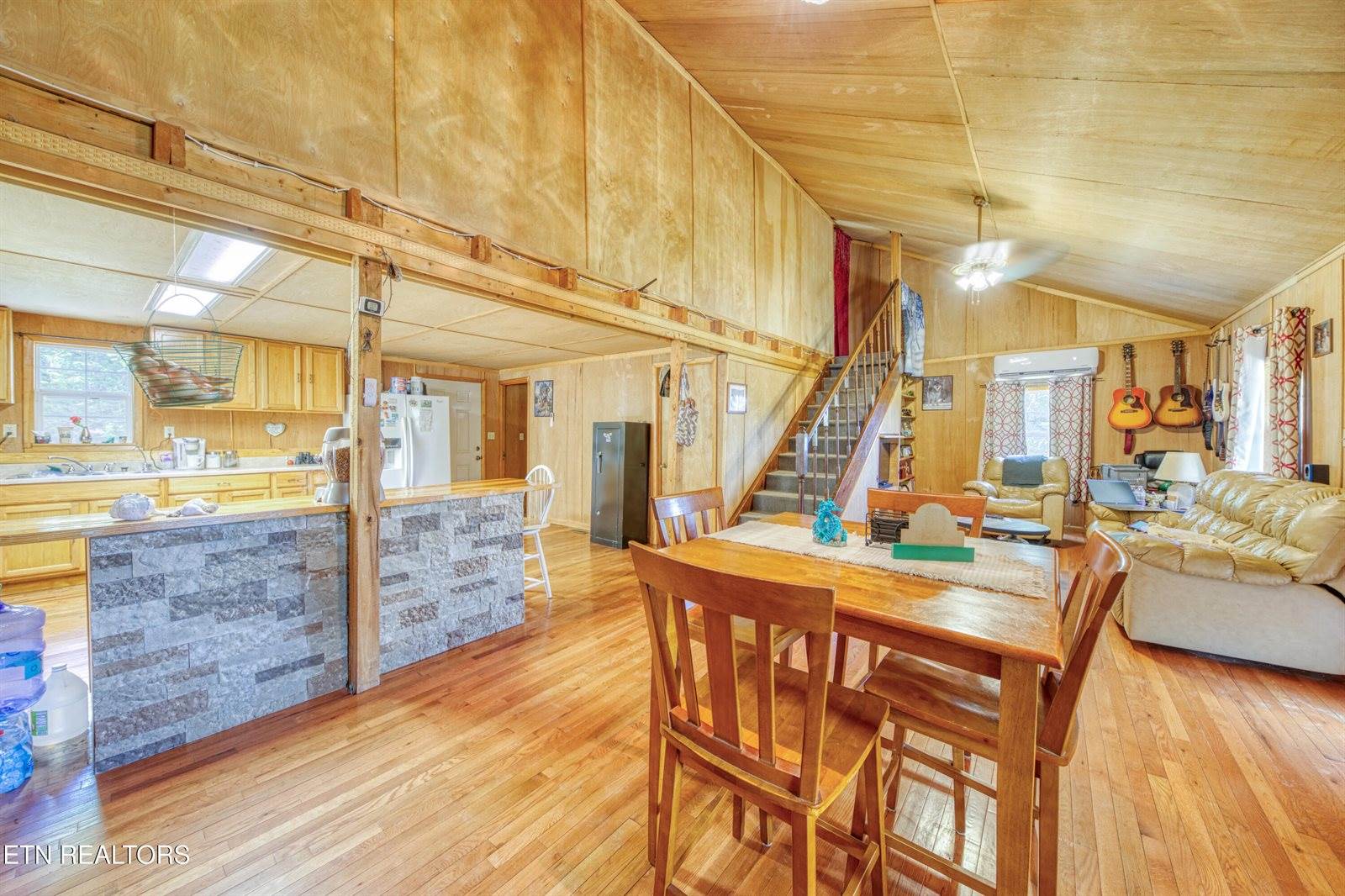 5271 Vardy Blackwater Rd, Sneedville, TN 37869