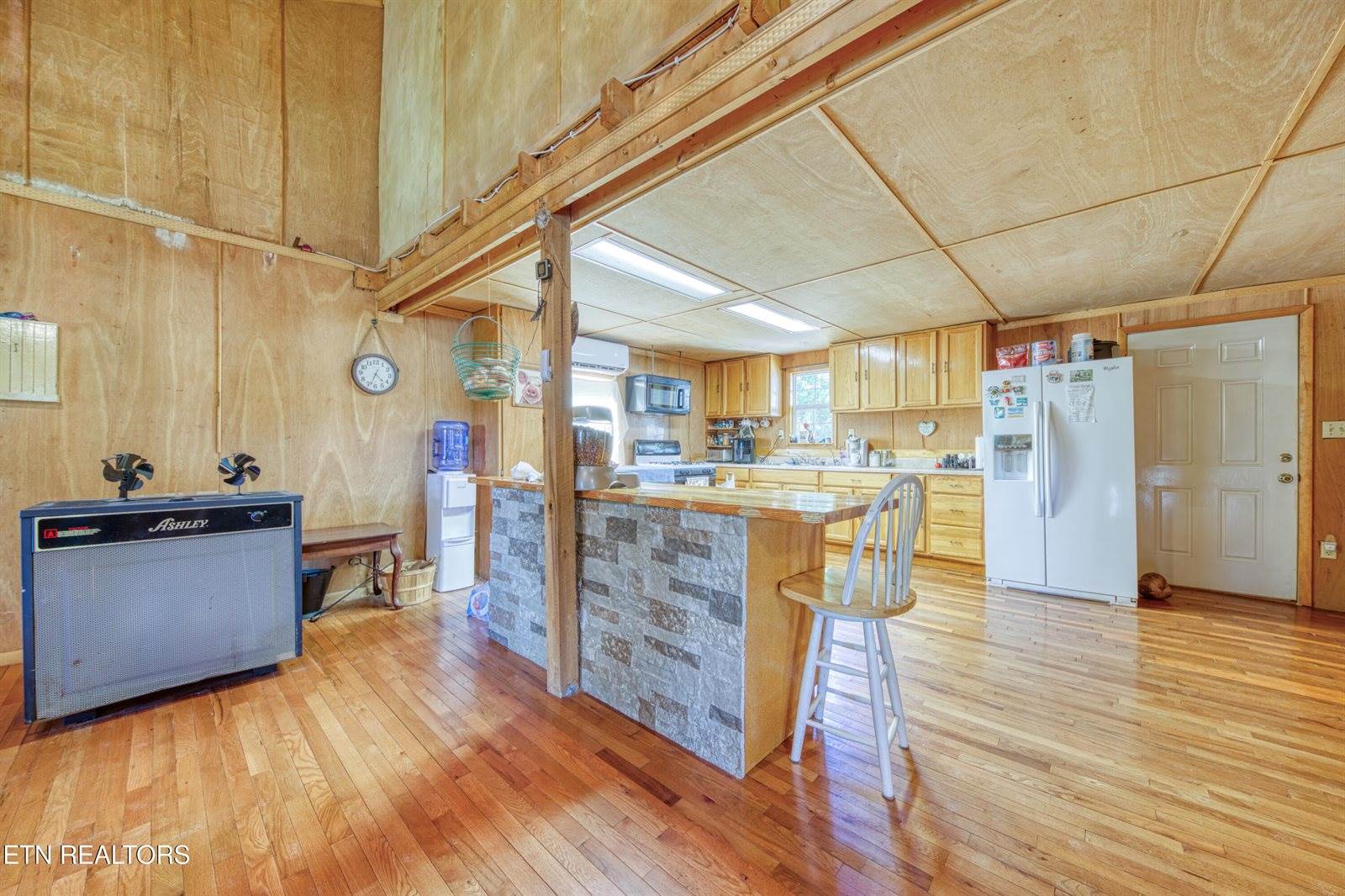 5271 Vardy Blackwater Rd, Sneedville, TN 37869