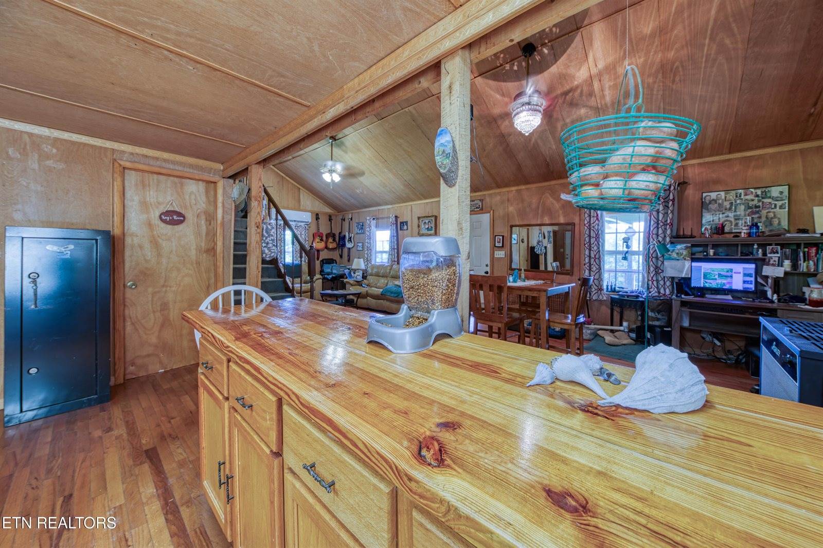 5271 Vardy Blackwater Rd, Sneedville, TN 37869