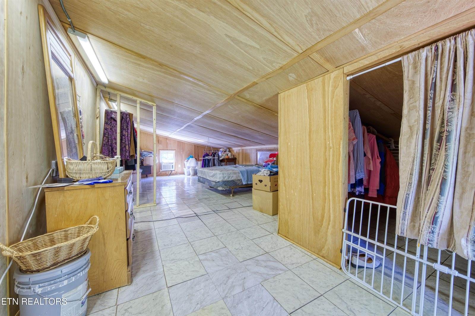 5271 Vardy Blackwater Rd, Sneedville, TN 37869