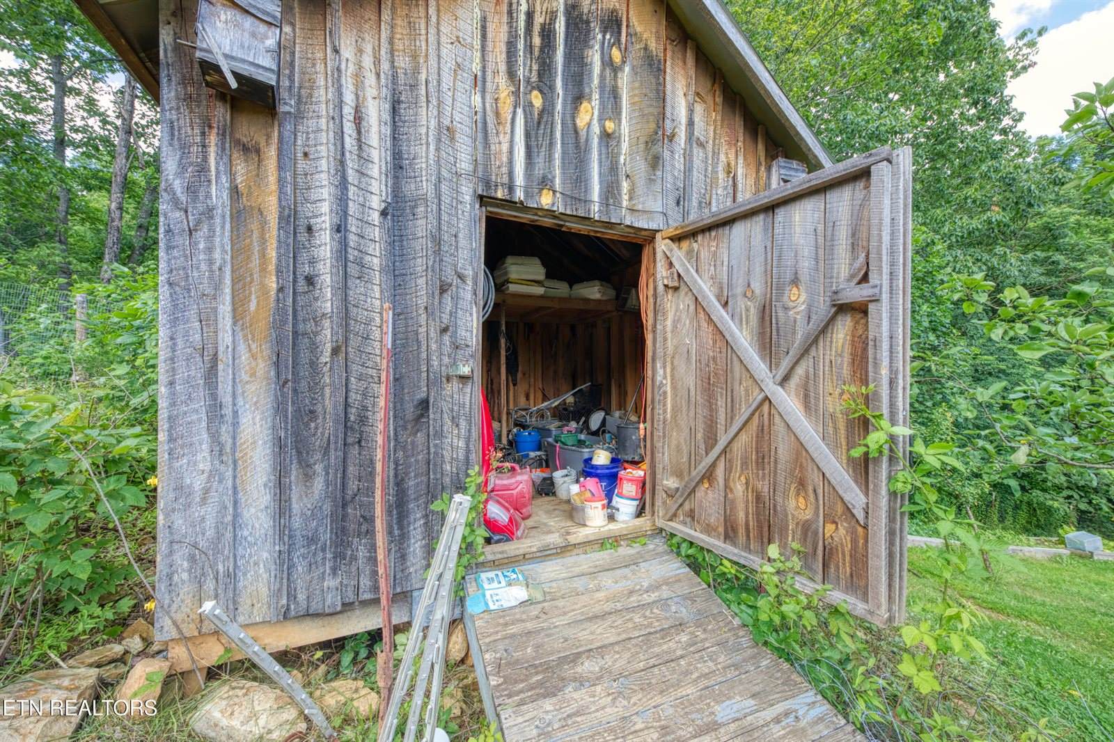 5271 Vardy Blackwater Rd, Sneedville, TN 37869