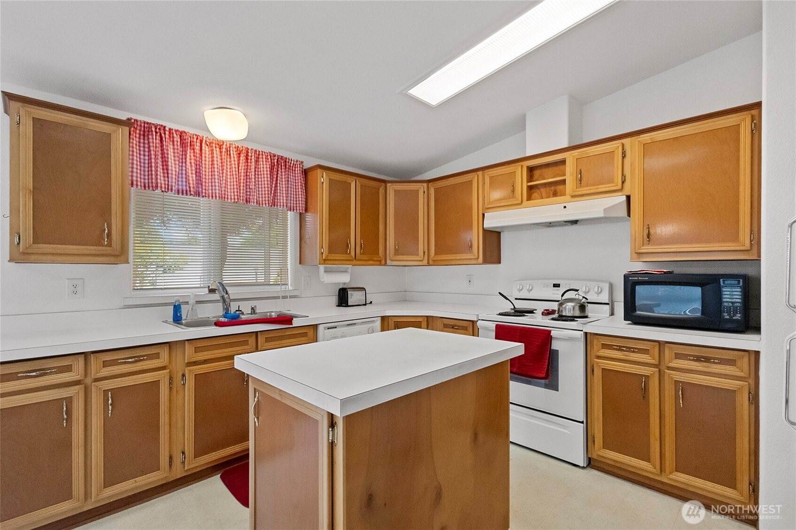 561 Andrew Drive, Burlington, WA 98233