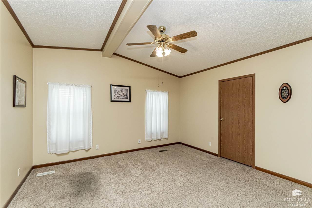 187 East Grandview Drive, Junction City, KS 66441