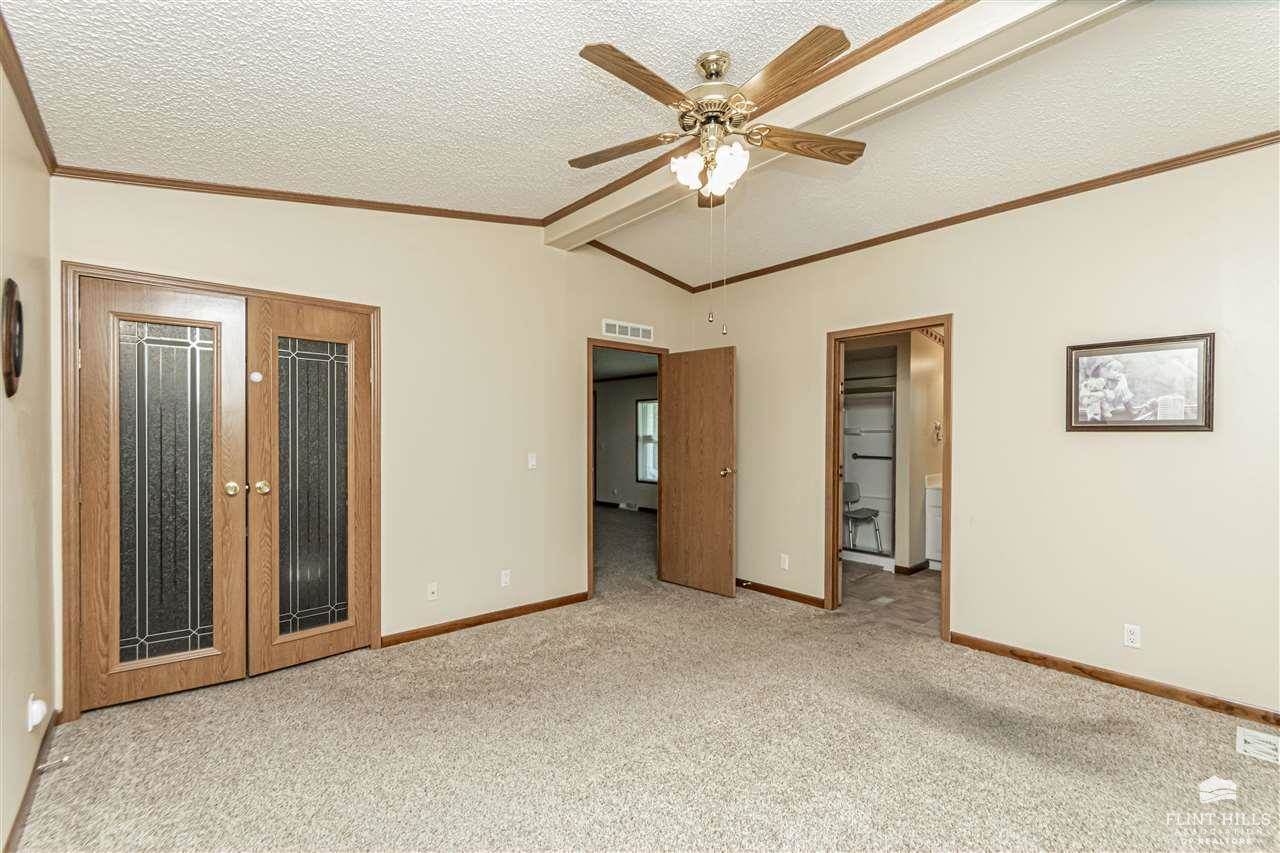 187 East Grandview Drive, Junction City, KS 66441