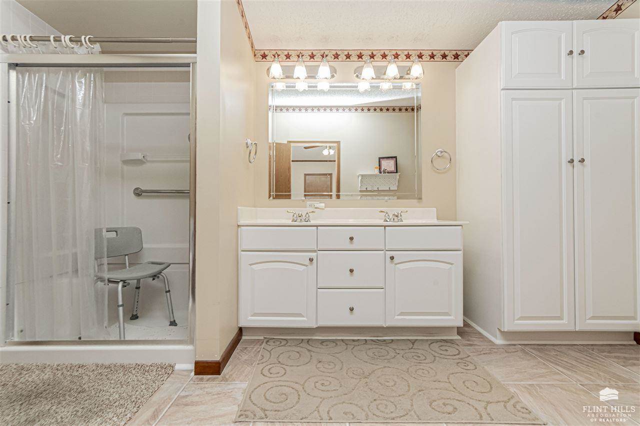 187 East Grandview Drive, Junction City, KS 66441