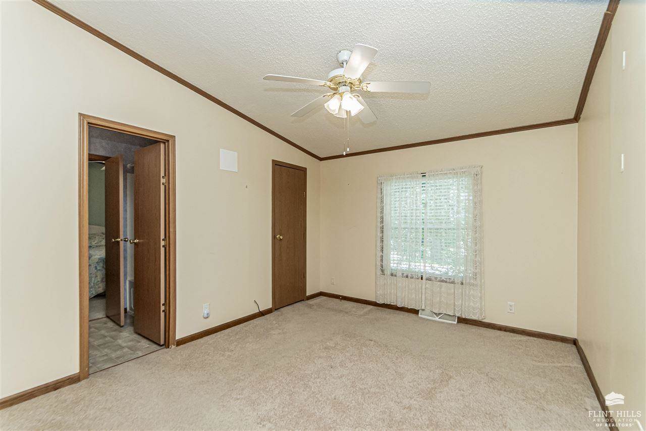 187 East Grandview Drive, Junction City, KS 66441