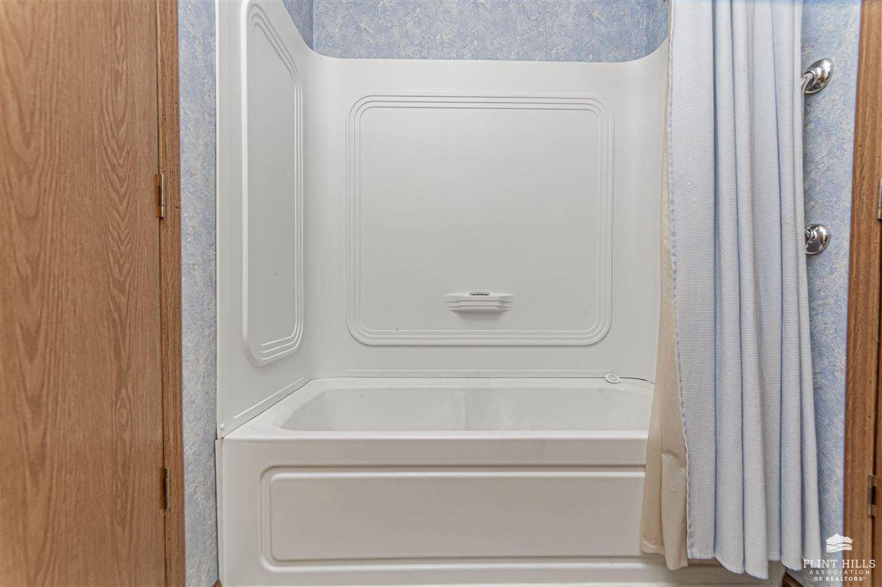 187 East Grandview Drive, Junction City, KS 66441