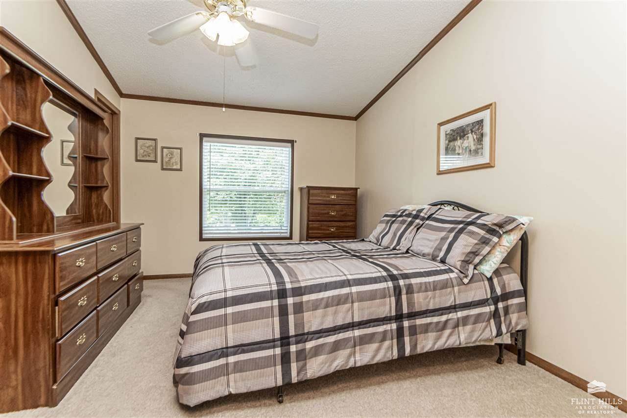 187 East Grandview Drive, Junction City, KS 66441