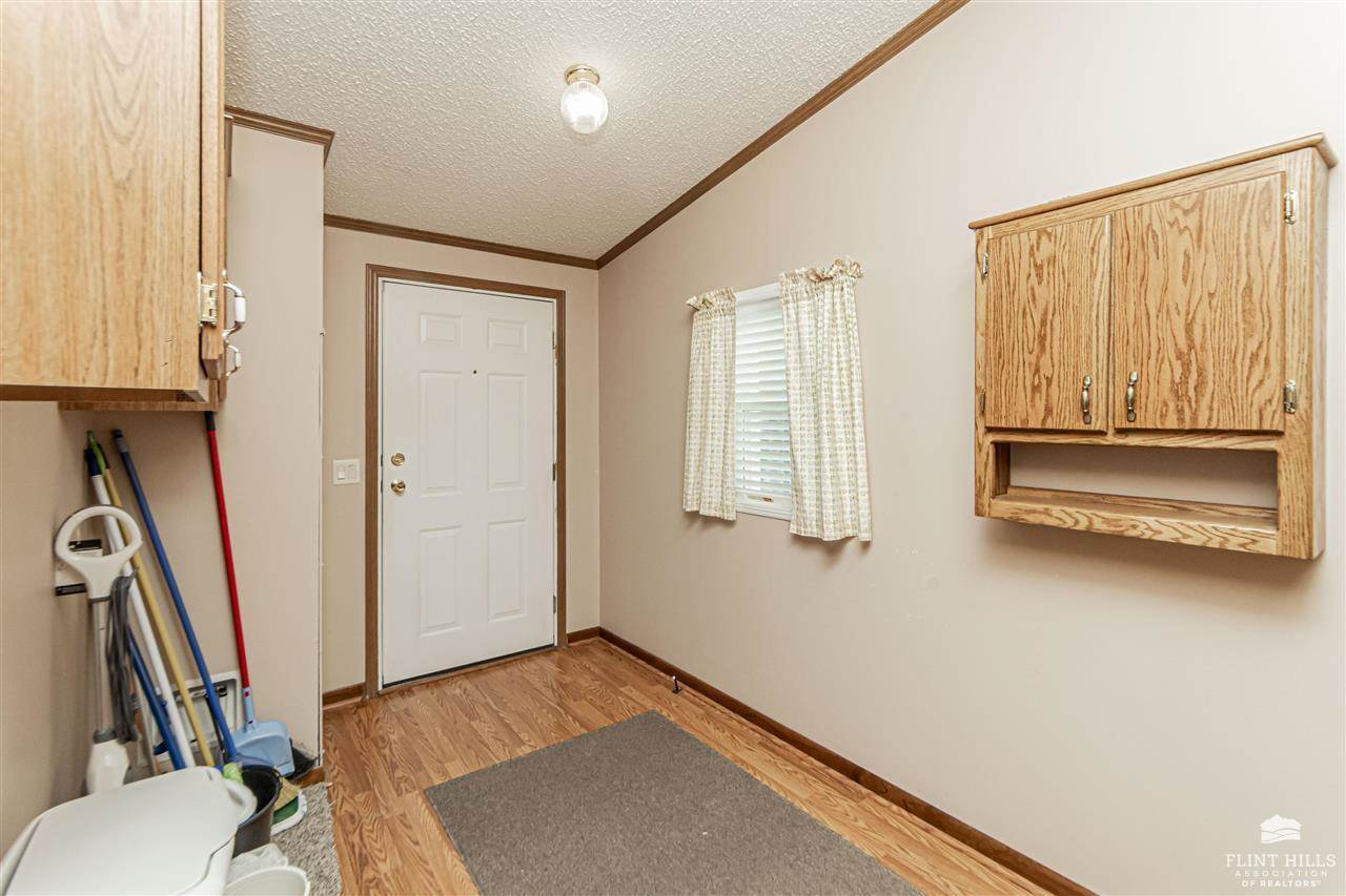 187 East Grandview Drive, Junction City, KS 66441