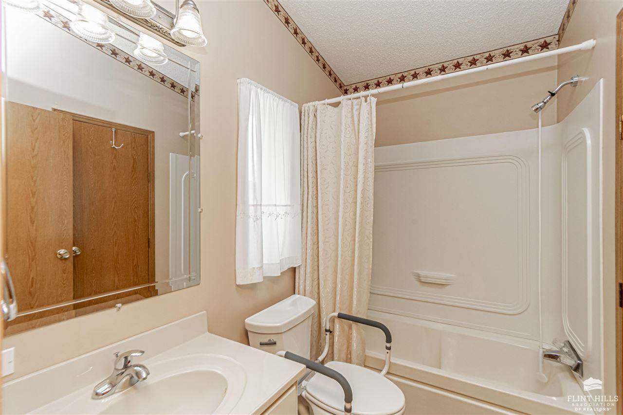 187 East Grandview Drive, Junction City, KS 66441