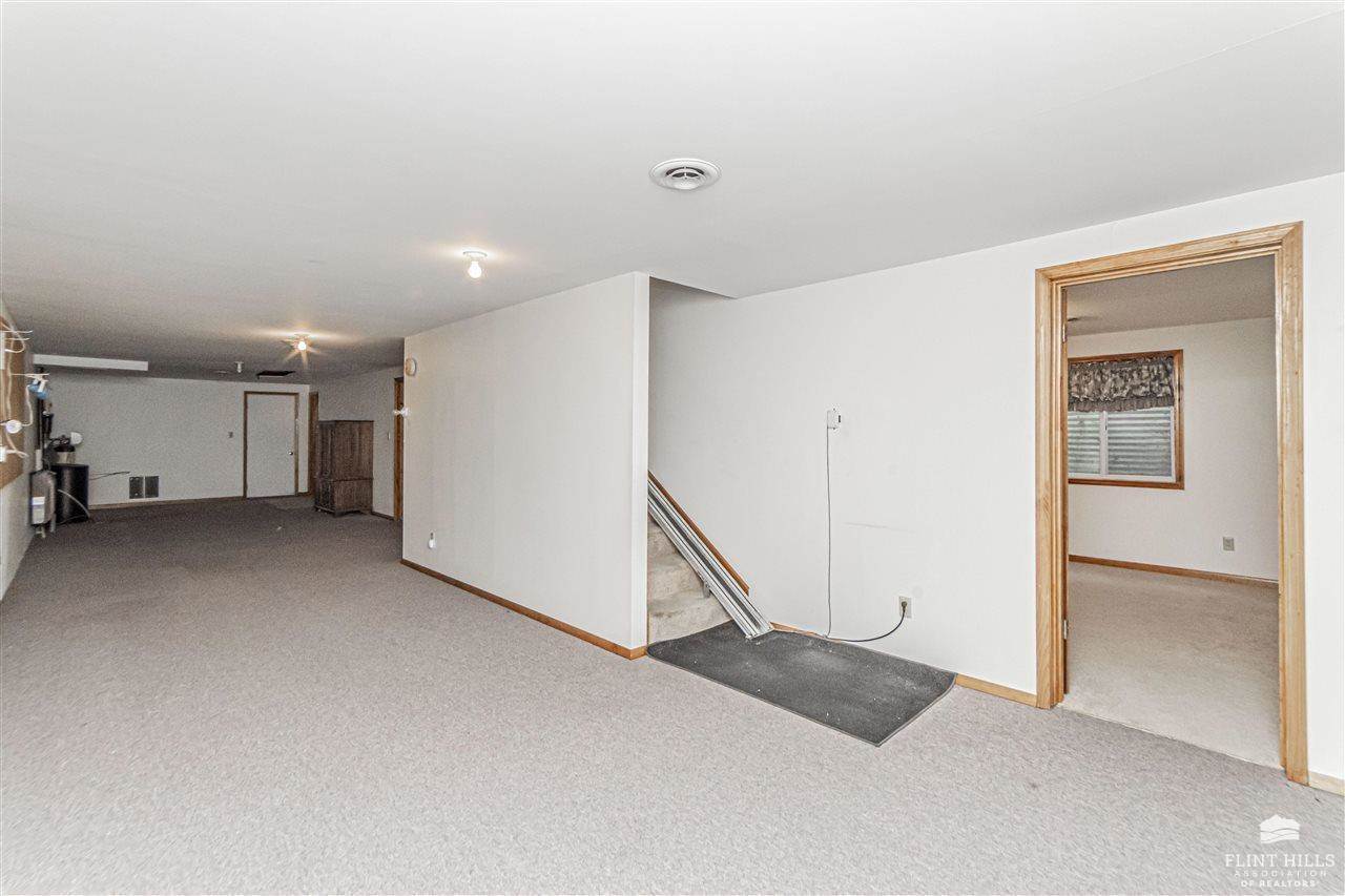 187 East Grandview Drive, Junction City, KS 66441