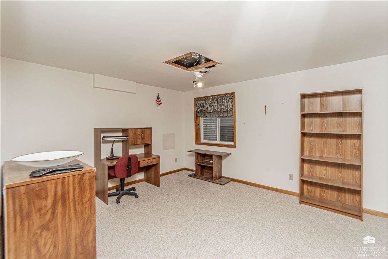 187 East Grandview Drive, Junction City, KS 66441