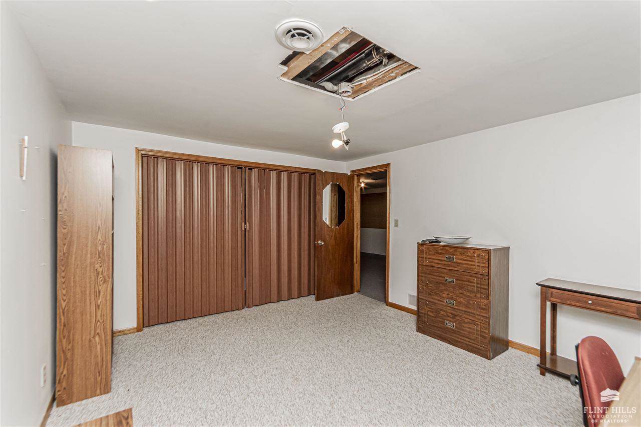 187 East Grandview Drive, Junction City, KS 66441