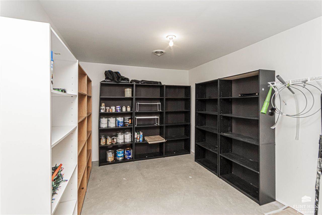 187 East Grandview Drive, Junction City, KS 66441