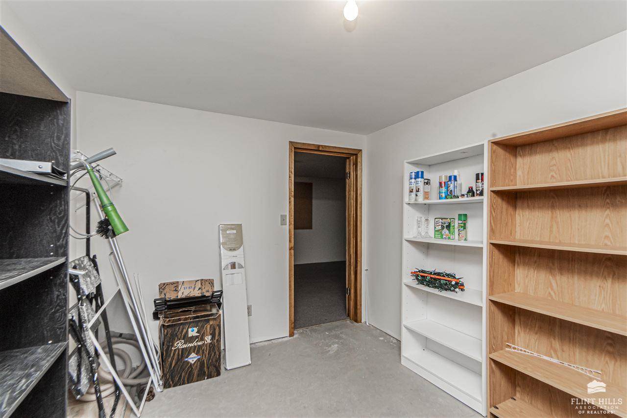 187 East Grandview Drive, Junction City, KS 66441