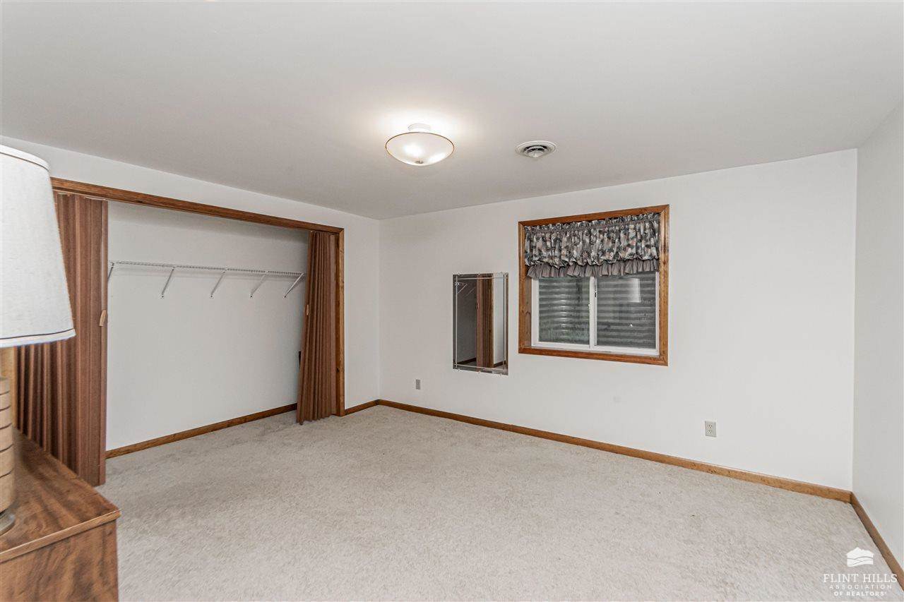 187 East Grandview Drive, Junction City, KS 66441