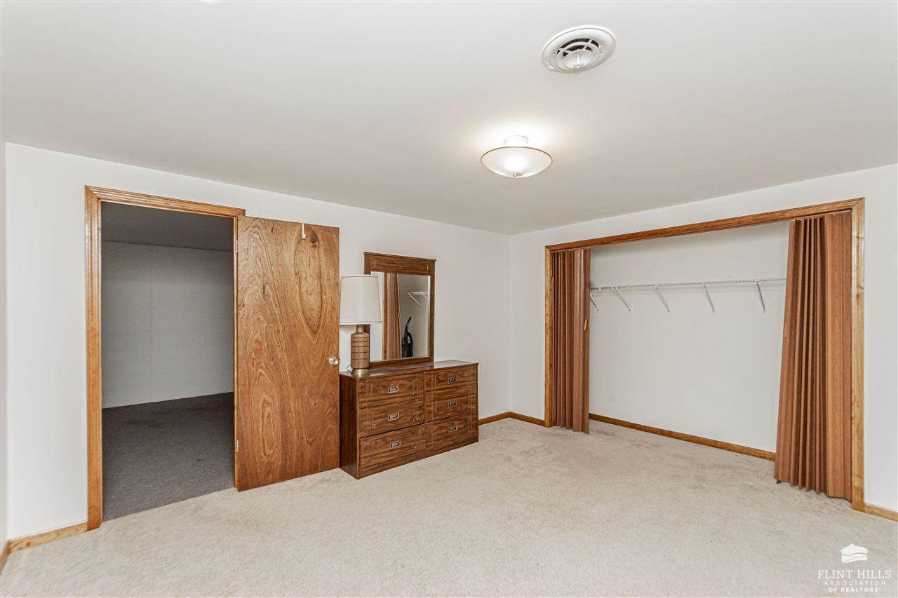 187 East Grandview Drive, Junction City, KS 66441