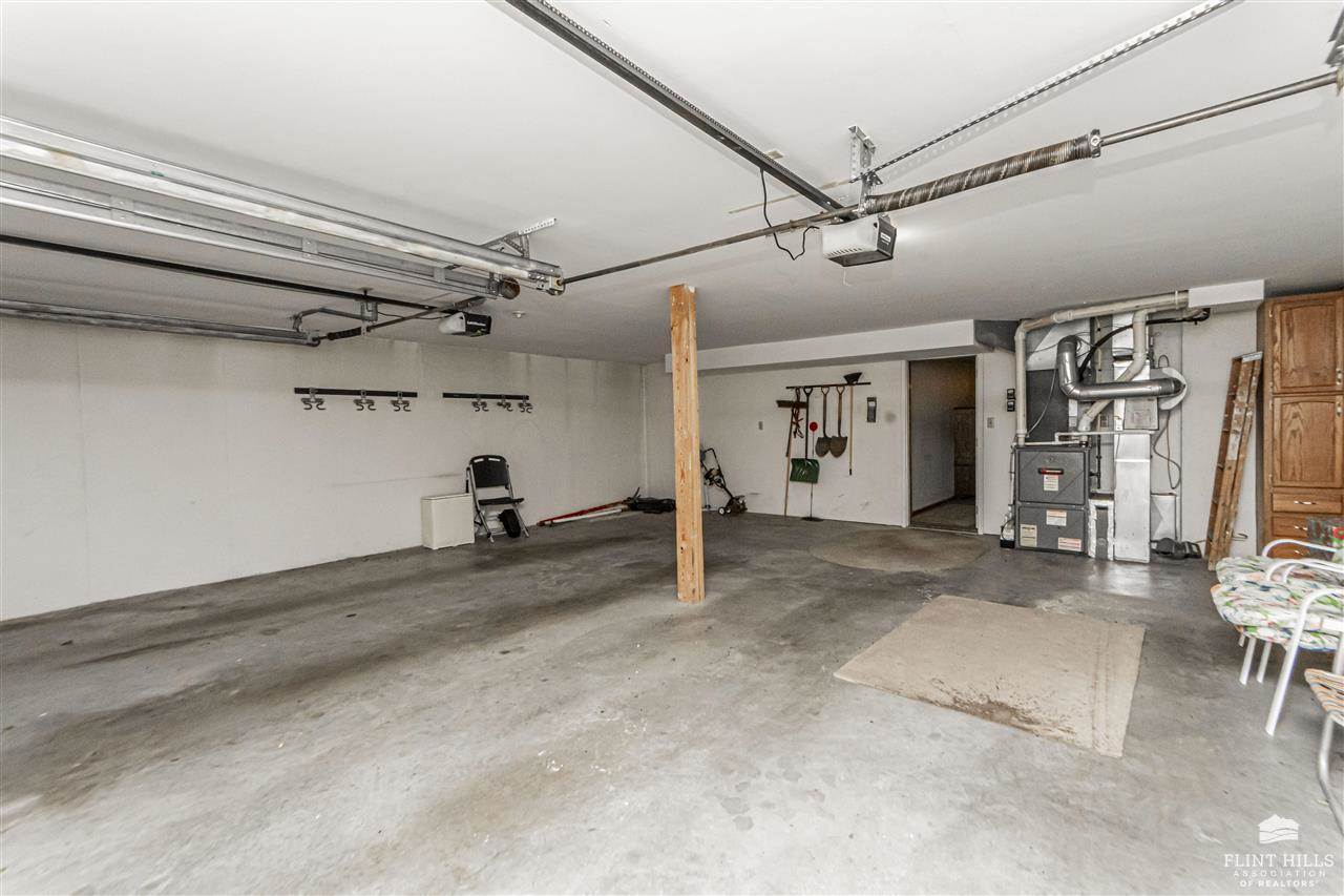 187 East Grandview Drive, Junction City, KS 66441