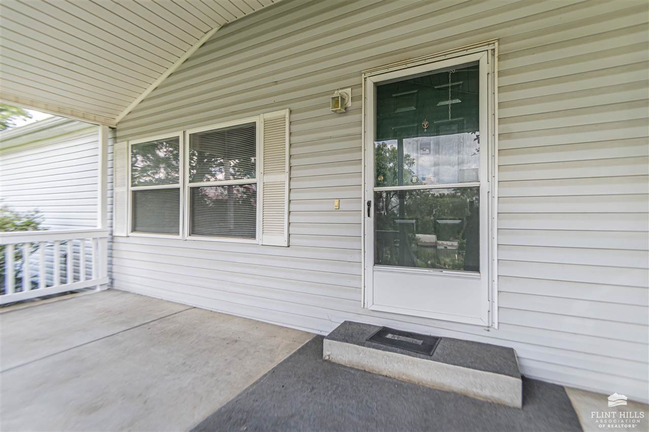 187 East Grandview Drive, Junction City, KS 66441