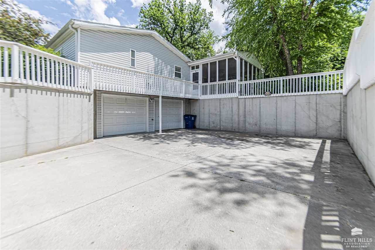 187 East Grandview Drive, Junction City, KS 66441