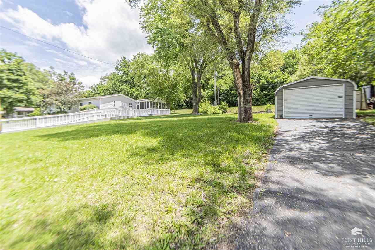 187 East Grandview Drive, Junction City, KS 66441