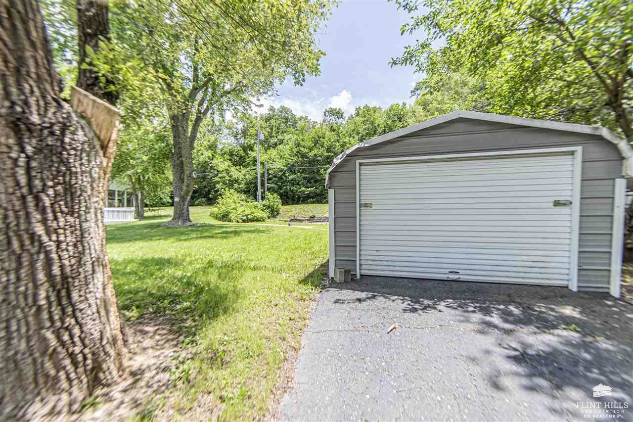 187 East Grandview Drive, Junction City, KS 66441