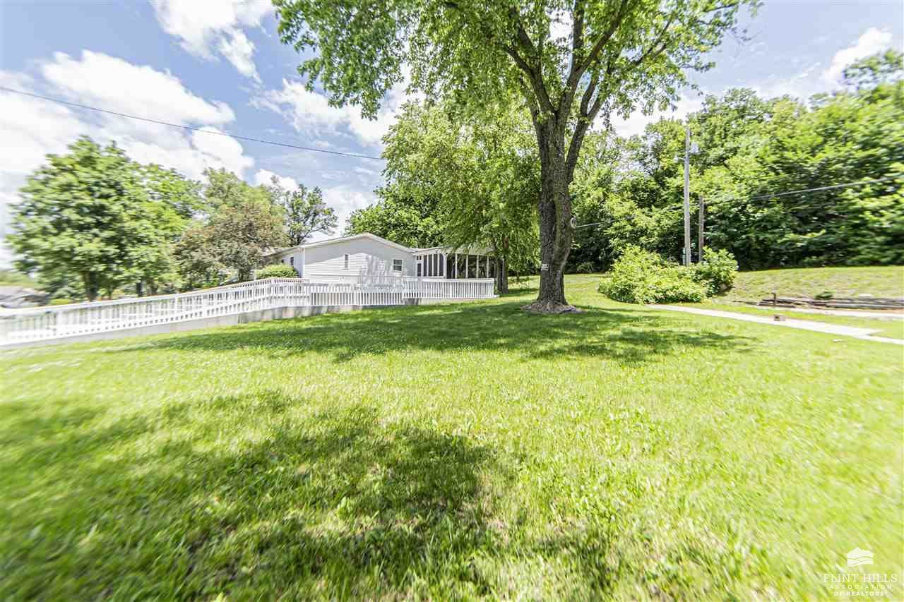 187 East Grandview Drive, Junction City, KS 66441