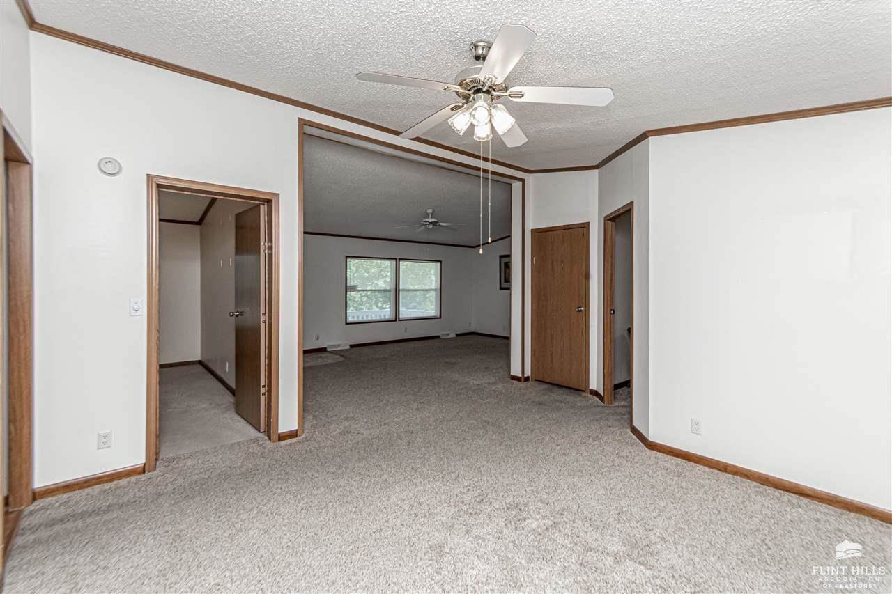 187 East Grandview Drive, Junction City, KS 66441