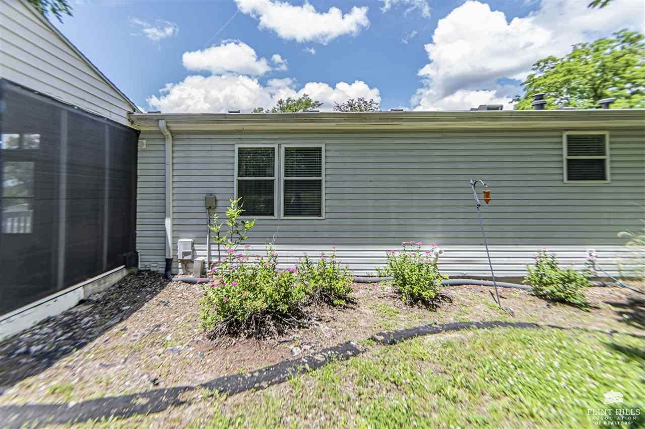 187 East Grandview Drive, Junction City, KS 66441