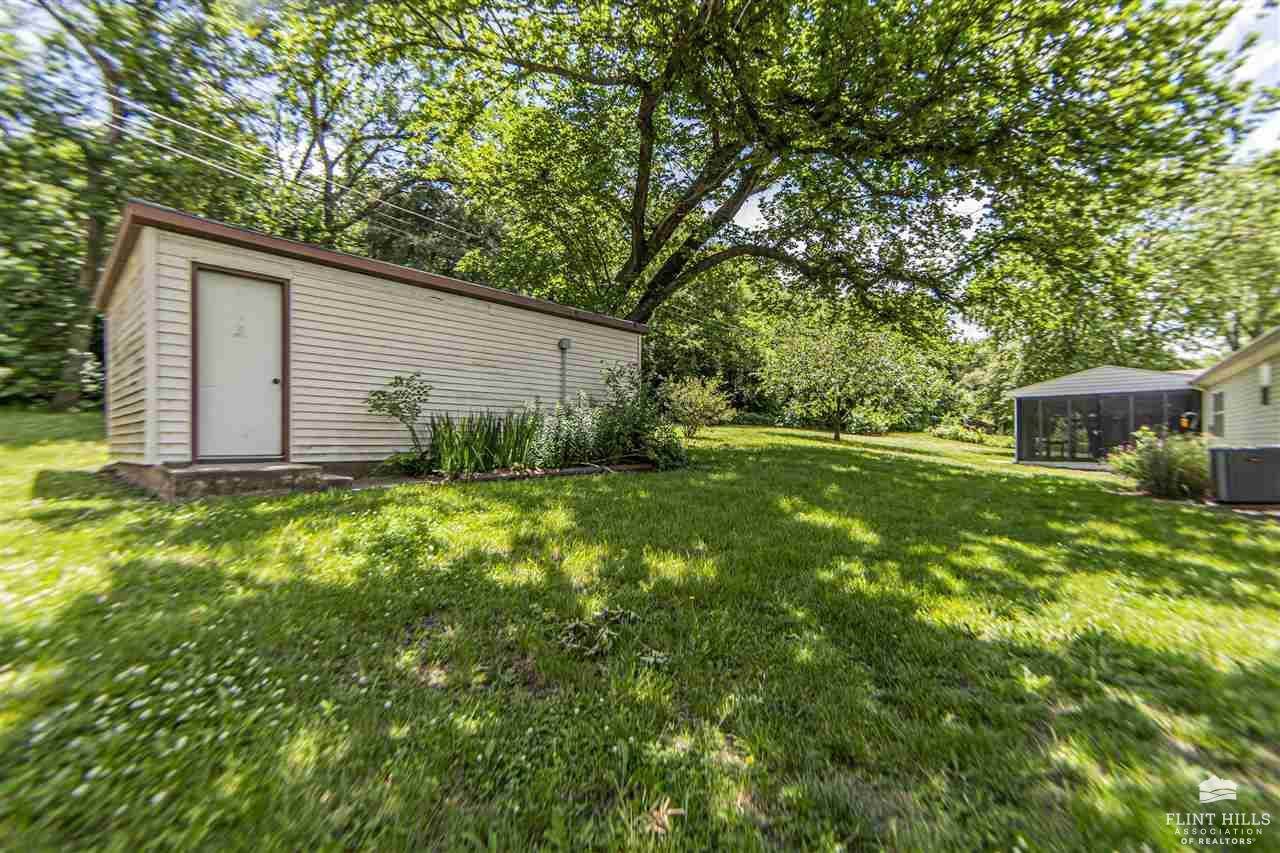 187 East Grandview Drive, Junction City, KS 66441