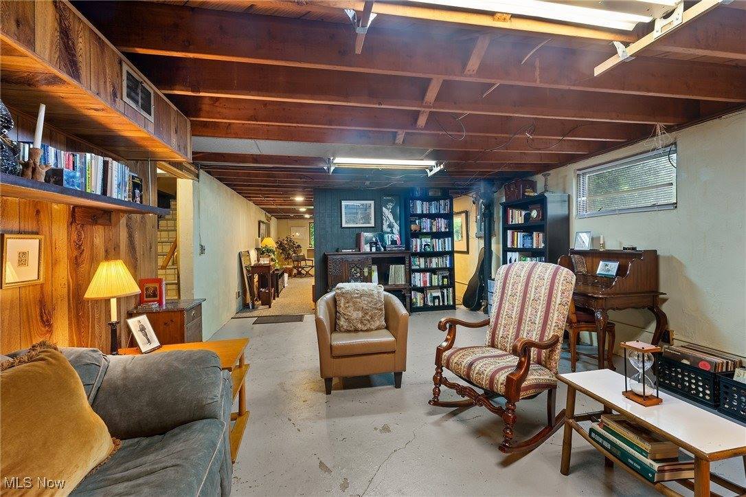 1729 Mccollum Road, Youngstown, OH 44509