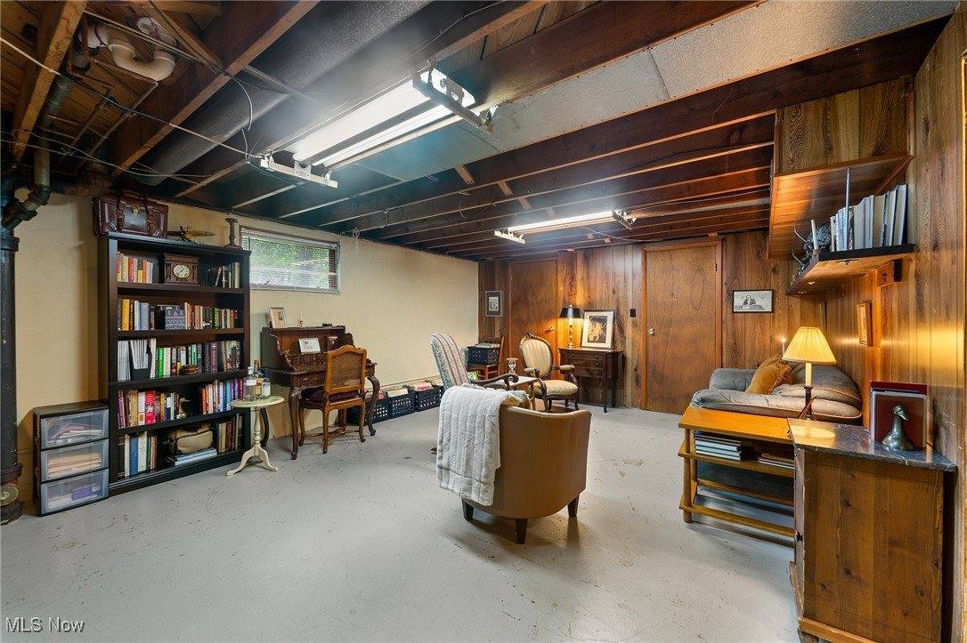 1729 Mccollum Road, Youngstown, OH 44509