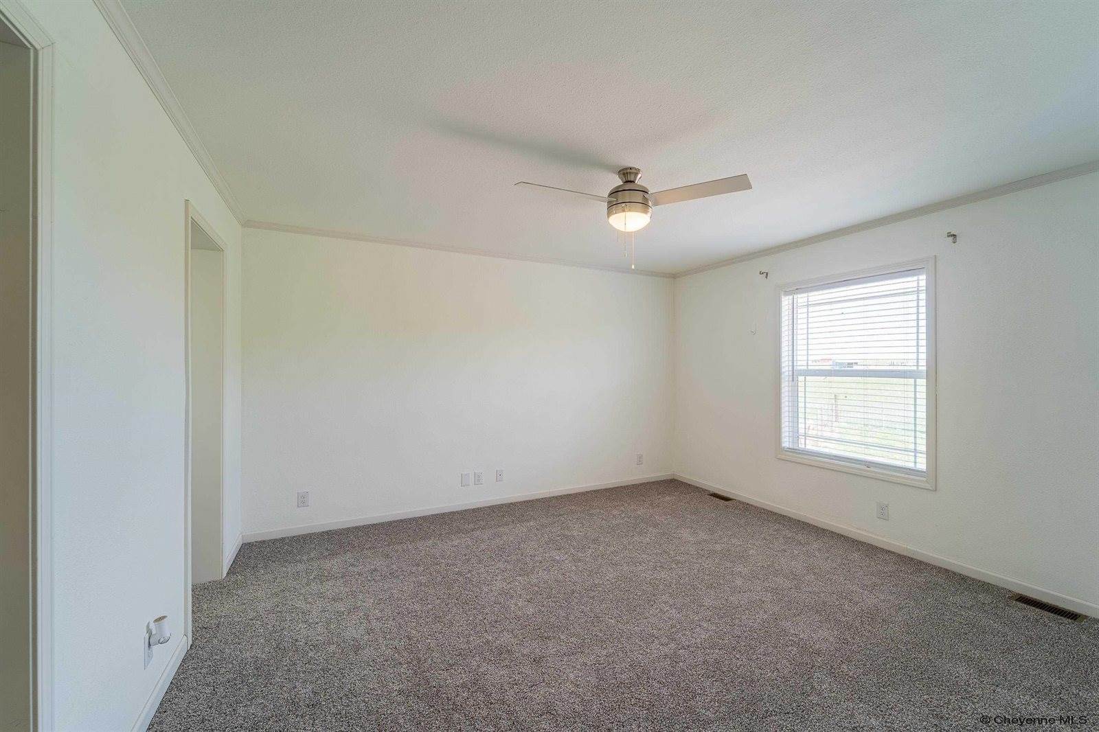 942 Mountain Shdw Dr, Cheyenne, WY 82009