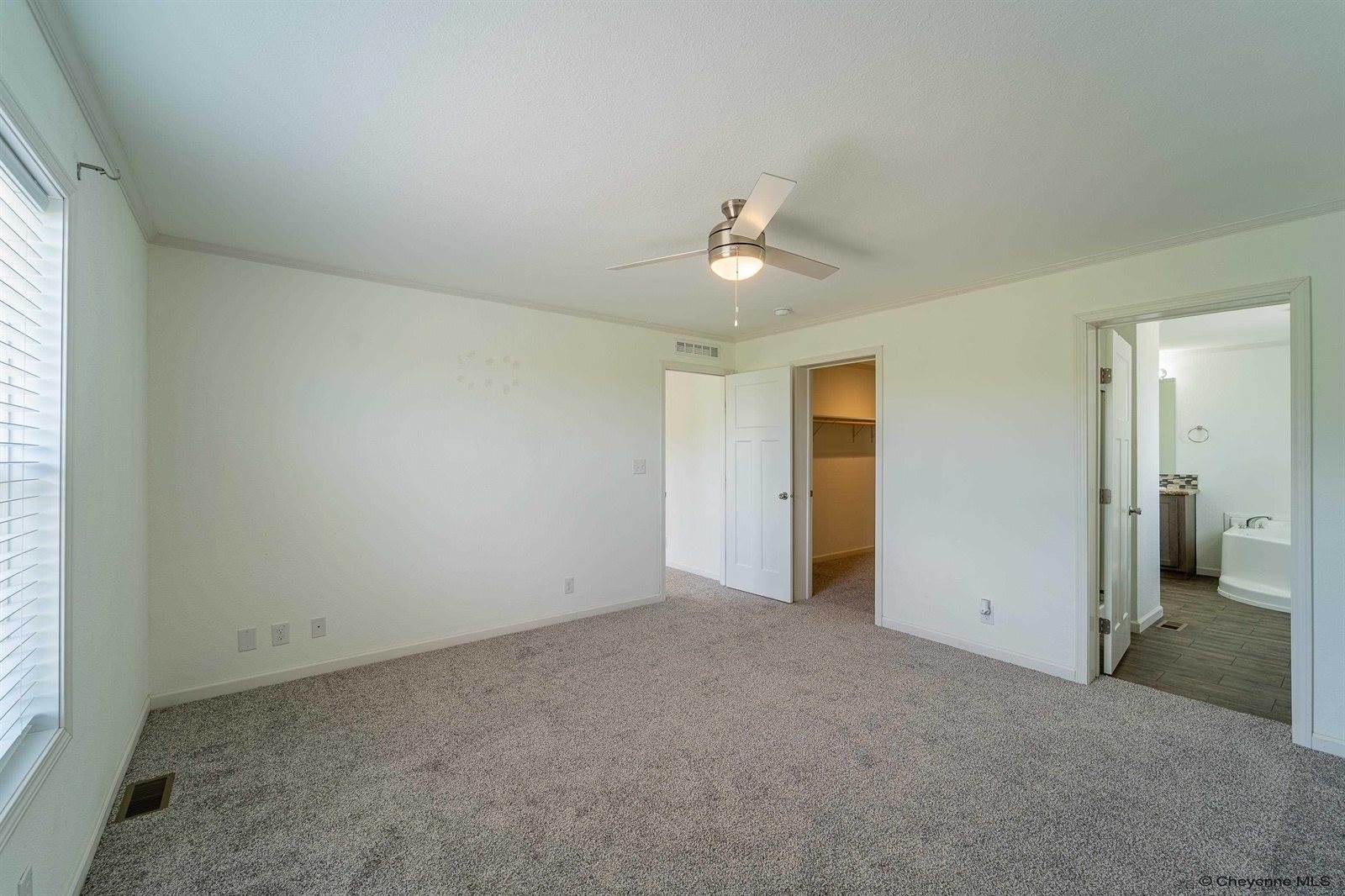 942 Mountain Shdw Dr, Cheyenne, WY 82009