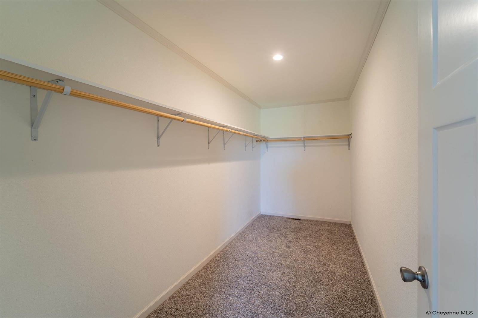 942 Mountain Shdw Dr, Cheyenne, WY 82009