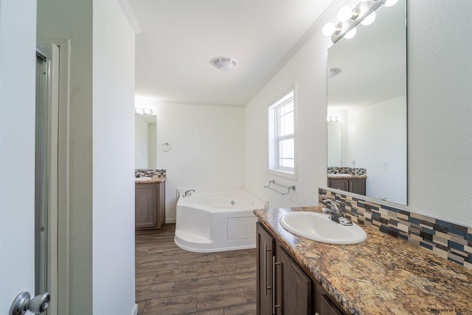 942 Mountain Shdw Dr, Cheyenne, WY 82009