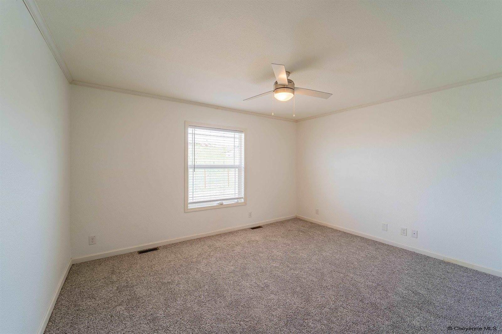 942 Mountain Shdw Dr, Cheyenne, WY 82009