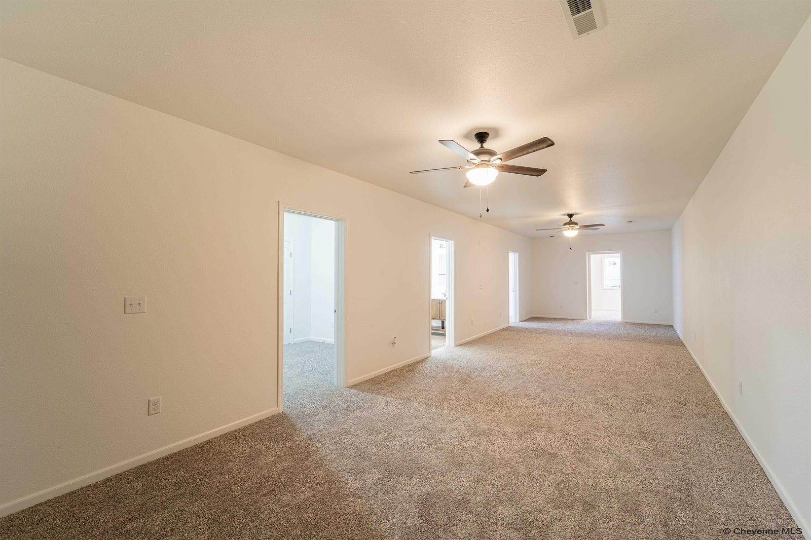 942 Mountain Shdw Dr, Cheyenne, WY 82009