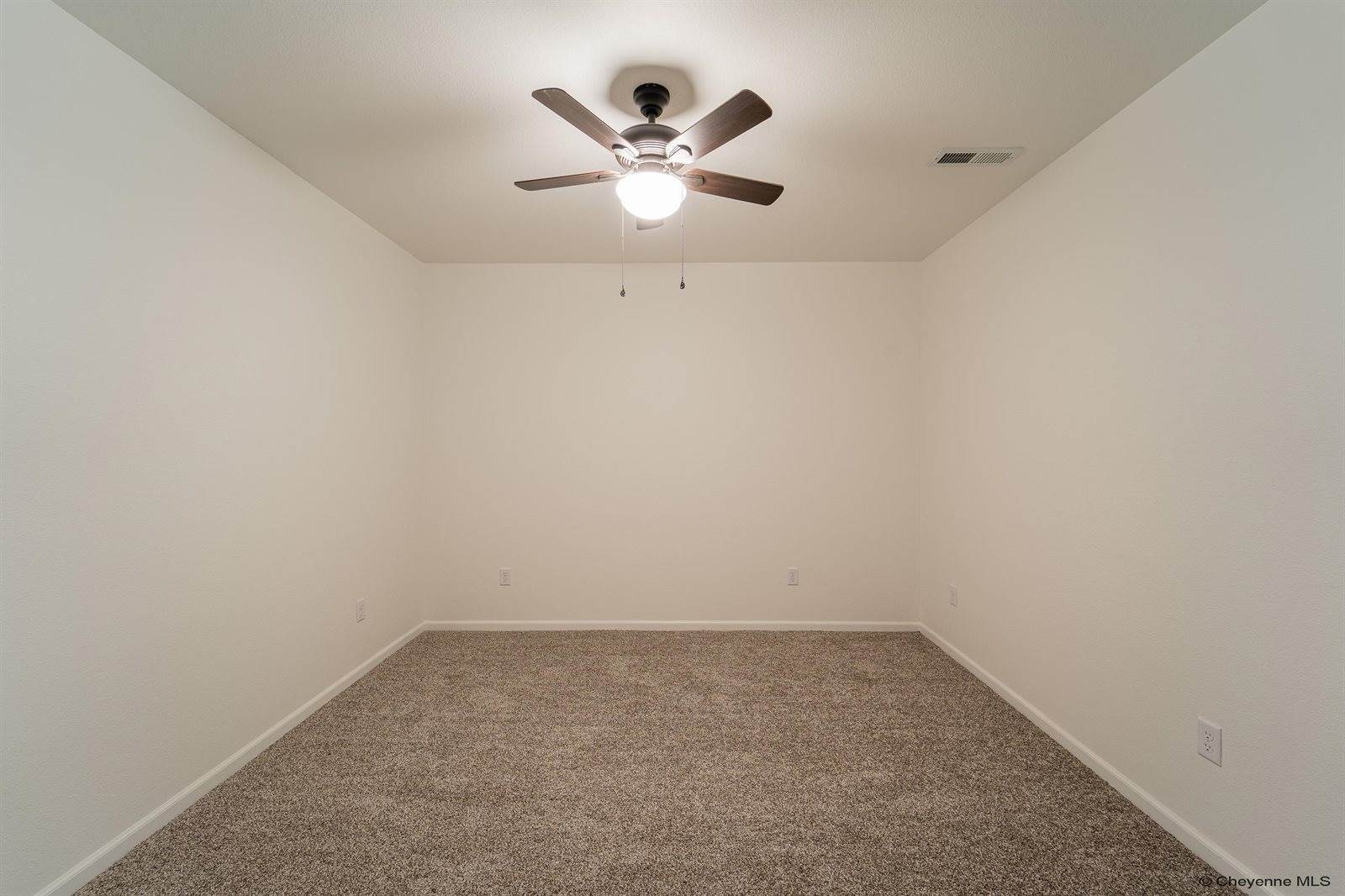 942 Mountain Shdw Dr, Cheyenne, WY 82009