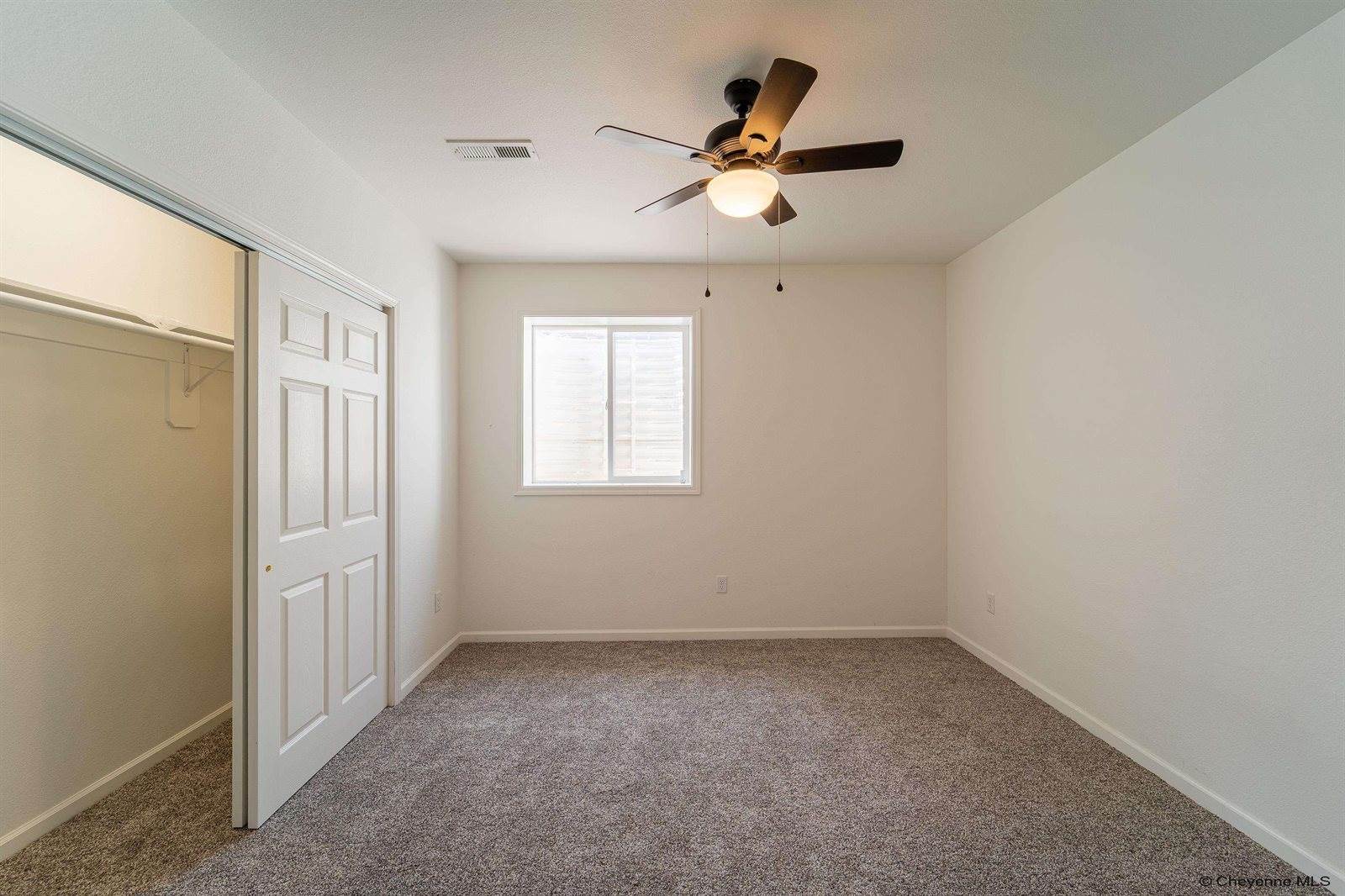 942 Mountain Shdw Dr, Cheyenne, WY 82009