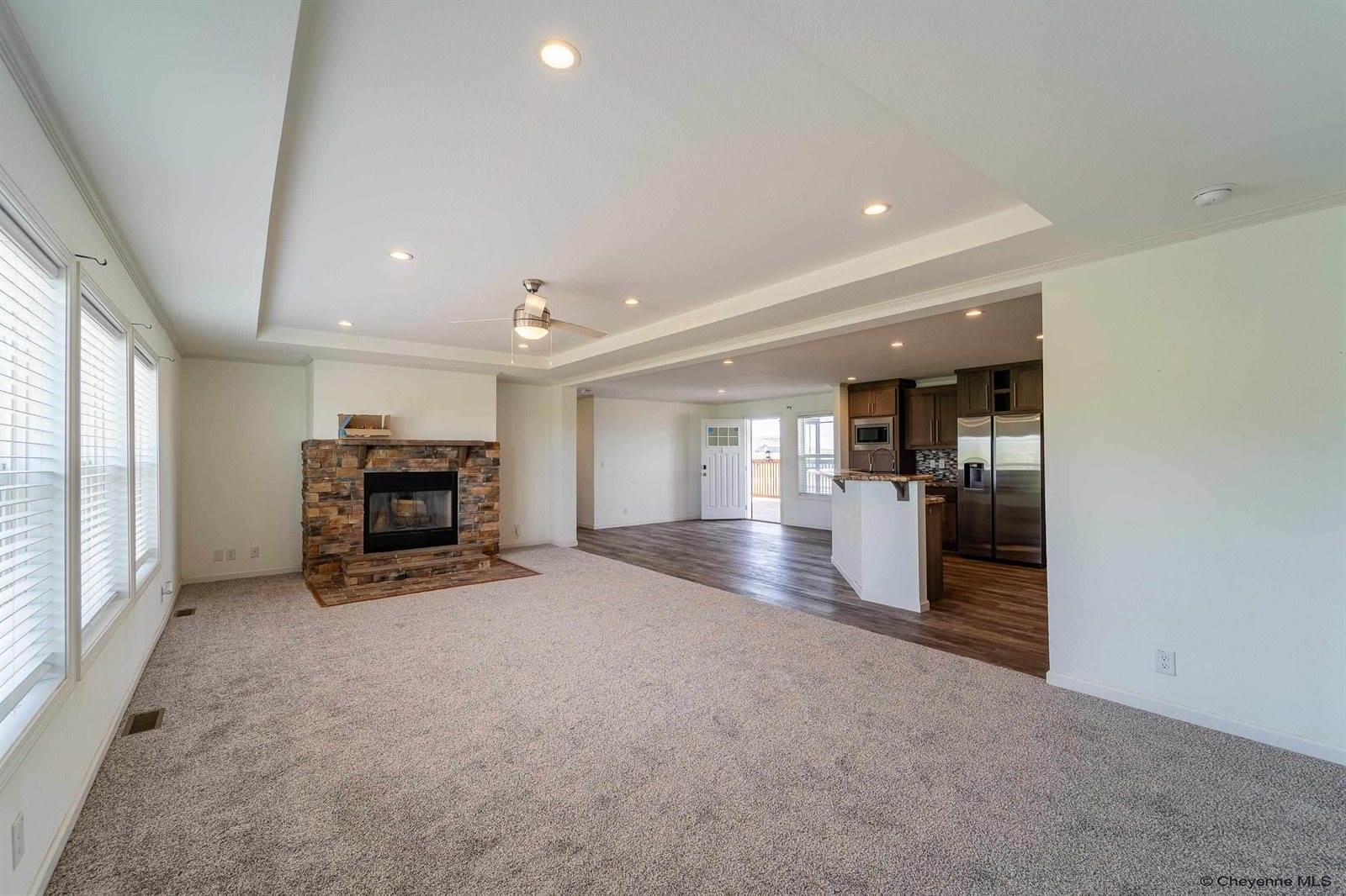 942 Mountain Shdw Dr, Cheyenne, WY 82009