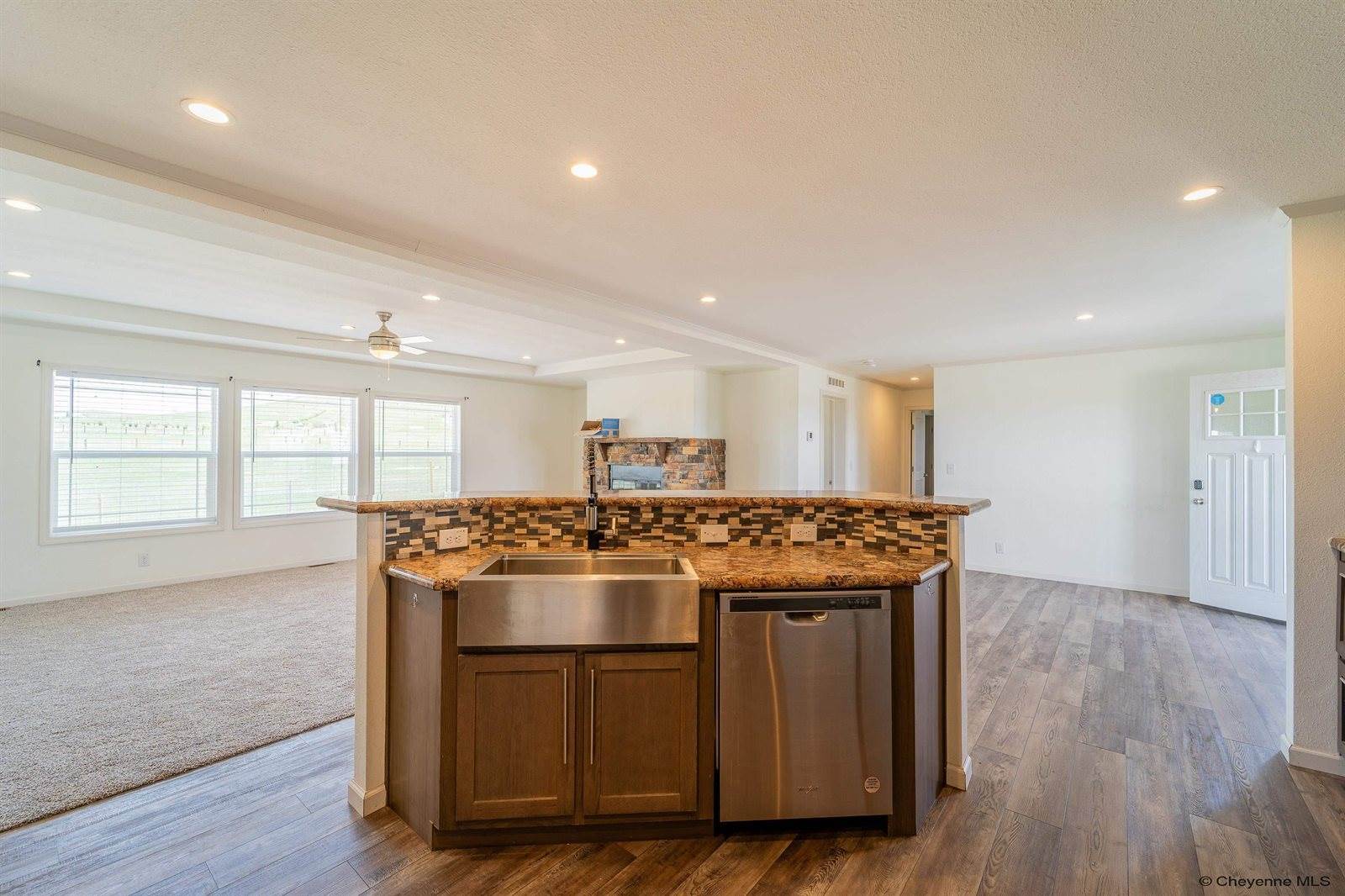 942 Mountain Shdw Dr, Cheyenne, WY 82009