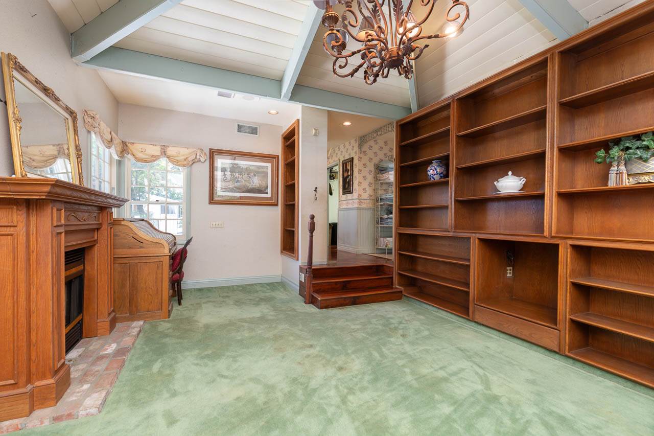 11339 Rolling Hills Dr, El Cajon, CA 92020